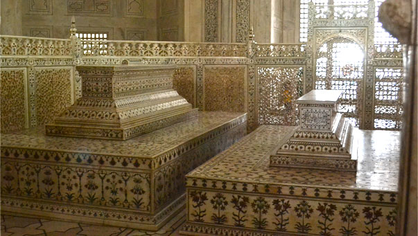 The tomb of Mumtaz Mahal with Shah Jahan next to her